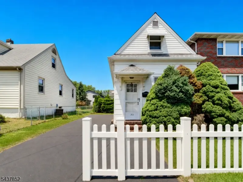 213 Kipp Ave, Elmwood Park, NJ 07407 - #1