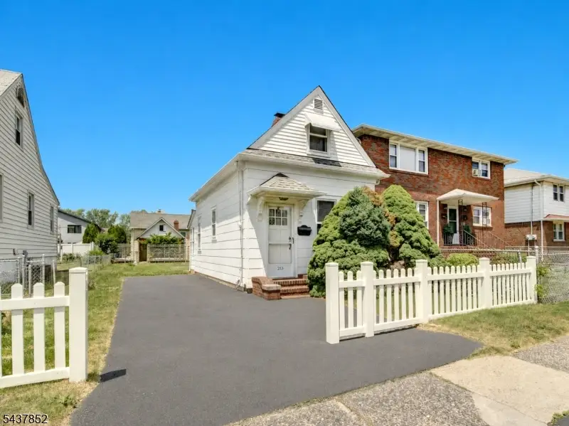 213 Kipp Ave, Elmwood Park, NJ 07407 - #2