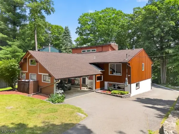 42 Goldfinch Ln, West Milford Twp., NJ 07421