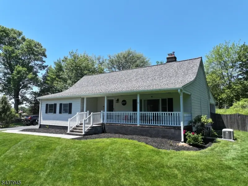 18 Roslyn Rd, Frankford, NJ 07826 - #1