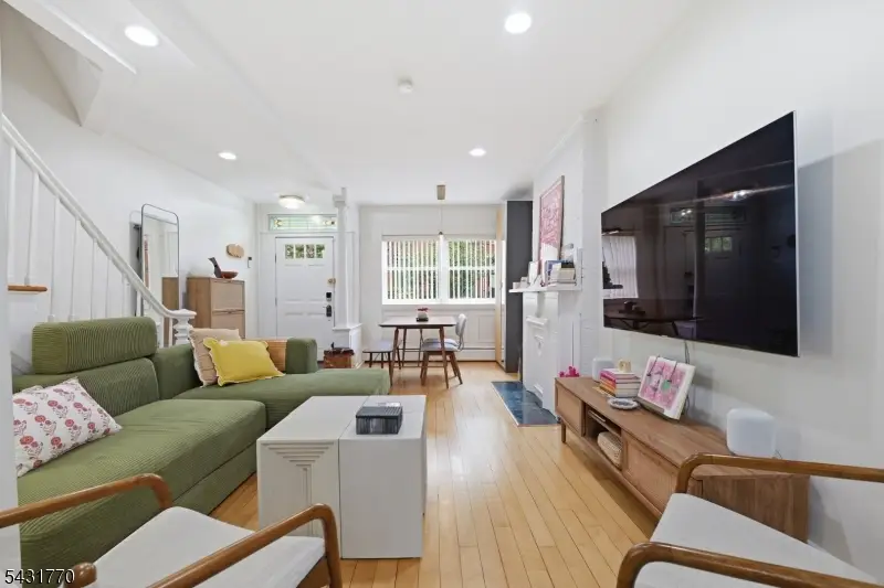 260 5th St, Jersey City, NJ 07302 - #1