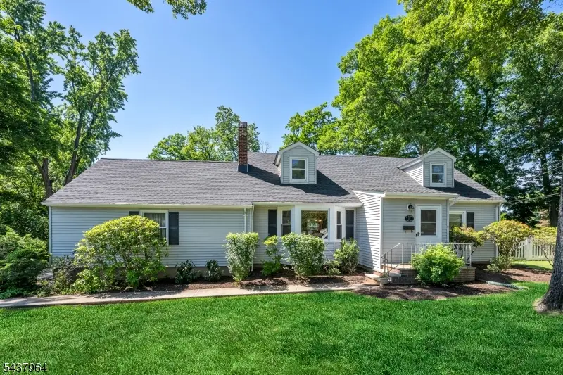 12 Waibel Dr, Allendale, NJ 07401 - #1