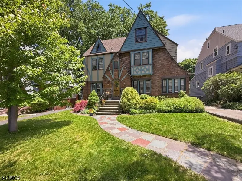 18 Burroughs Way, Maplewood, NJ 07040 - #1