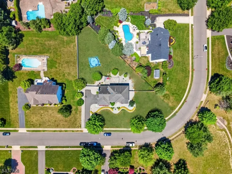 51 Canterbury Dr, East Freehold, NJ 07728 - #3