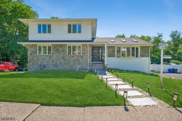 13 Munsey Rd, Emerson Boro, NJ 07630