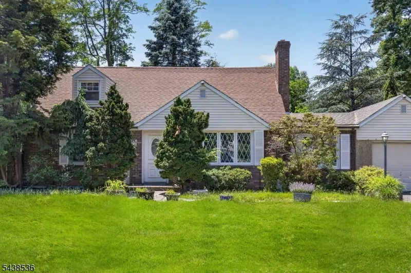 364 Acacia Rd, Scotch Plains, NJ 07076 - #1