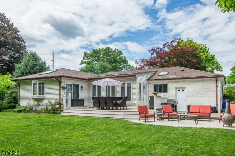 4 Brookhill Pl, Little Falls, NJ 07424 - #3