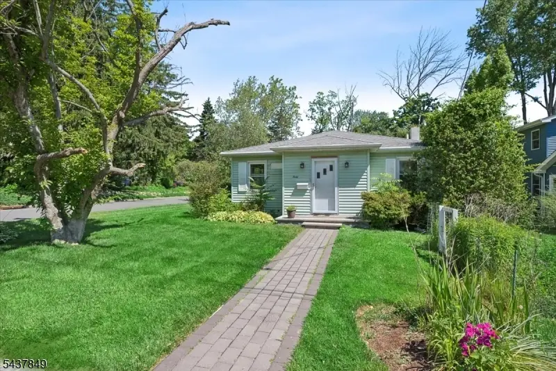 40 Maple Ln, Lake Hiawatha, NJ 07034 - #1
