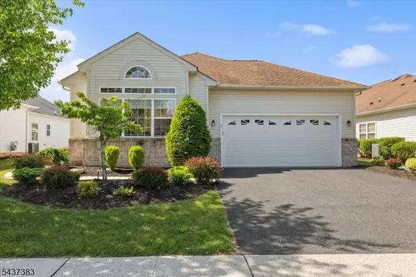 3 Daulton Dr, Franklin Twp., NJ 08873