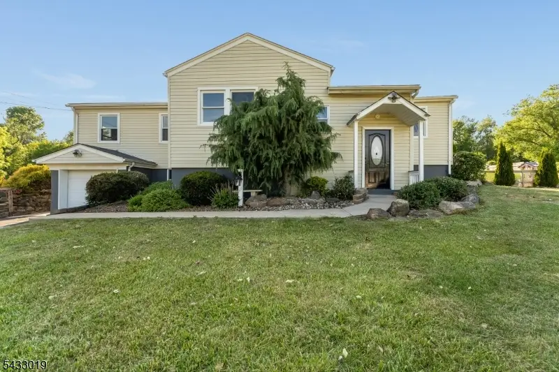 19 Columbus Cir, Anderson, NJ 07882 - #1