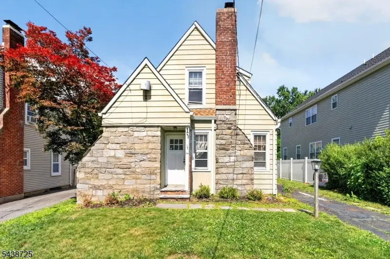 10 Carlyle Ave, Morris Plains, NJ 07950 - #2