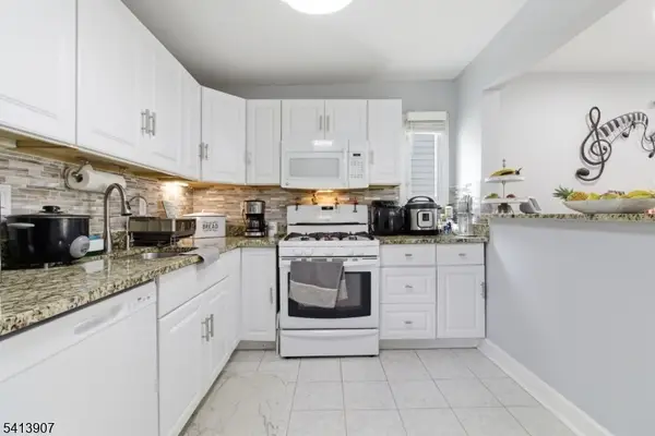 32 Cedar Ave, Elizabeth City, NJ 07202