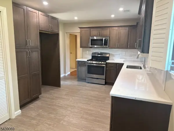 13 Patton Dr, Franklin Twp., NJ 08873