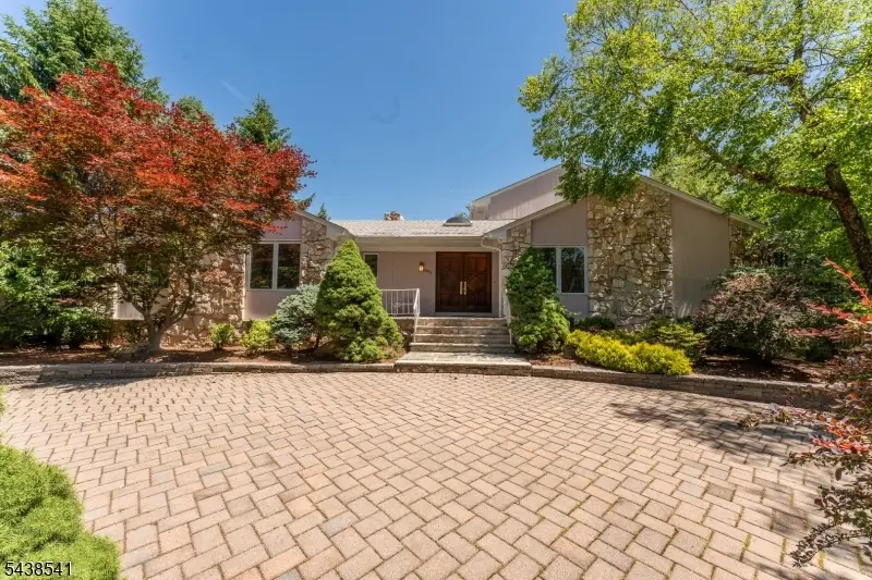 486 Summit Rd, Mountainside, NJ 07092 - #1