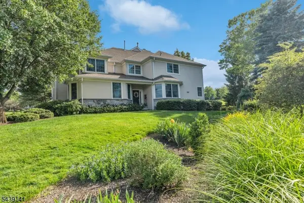 24 Benedict Cres, Bernards Twp., NJ 07920