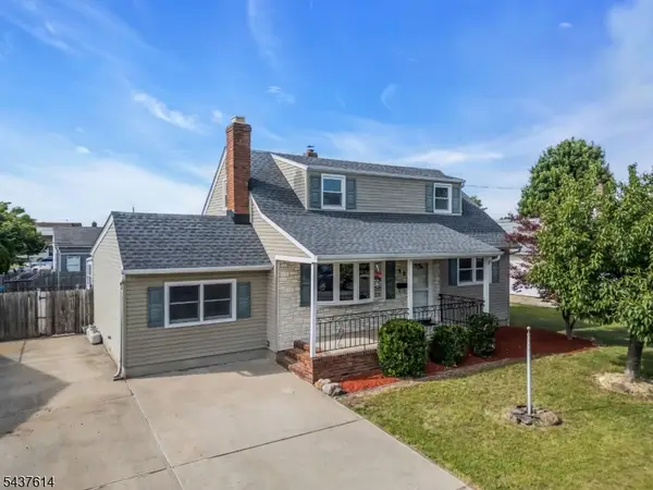 62 Louise Dr, Manville Boro, NJ 08835