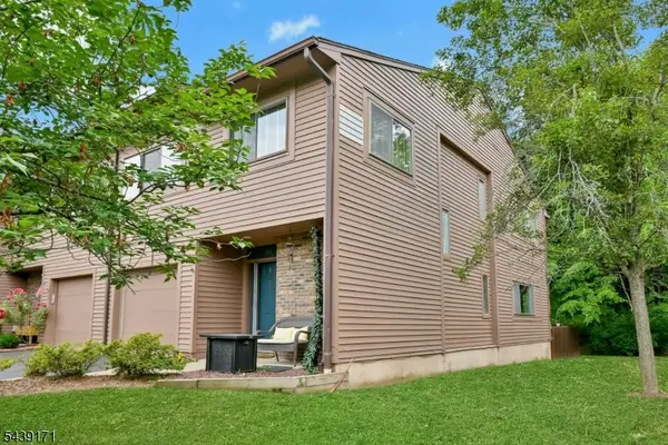 211 Yorktowne Ct, Washington Twp., NJ 07676