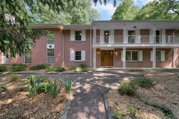 29 Brook Dr, Watchung Boro, NJ 07069