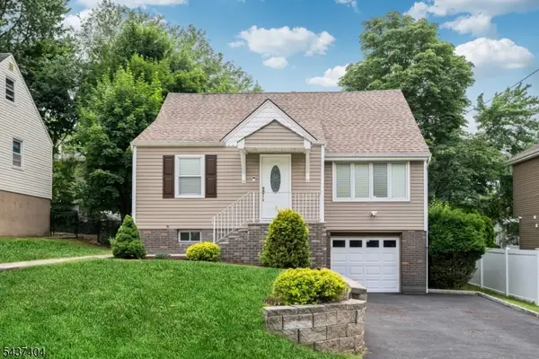 16 Highview Dr, Woodland Park, NJ 07424
