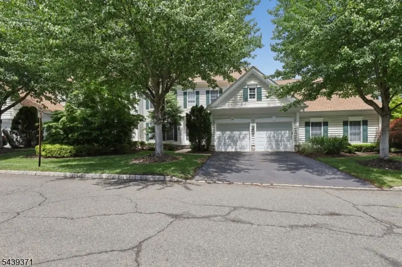 122 White Pine Ct, Paramus, NJ 07652 - #1
