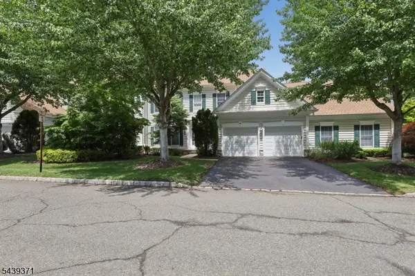 122 White Pine Ct, Paramus Boro, NJ 07652