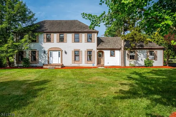 19 Arrowhead Dr, Branchburg Twp., NJ 08853