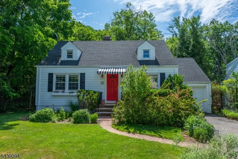33 Glenview Dr, West Orange, NJ 07052 - #1
