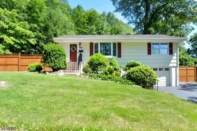 30 Knolls Rd, Bloomingdale, NJ 07403 - #1