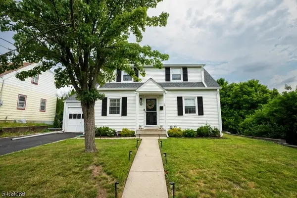 52 Knollwood Ter, Clifton City, NJ 07012