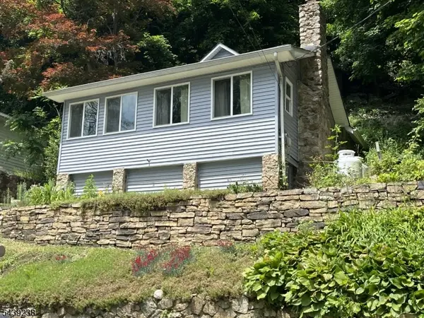 180 Lakeside Dr, Liberty Twp., NJ 07823