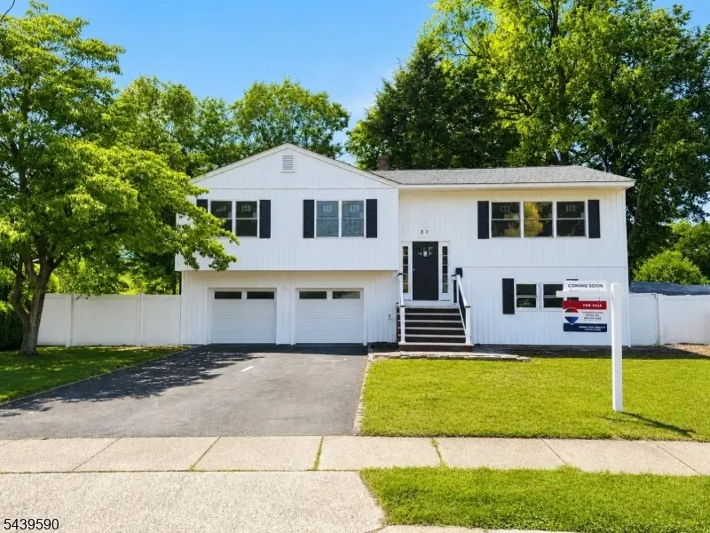 31 Shearn Dr, Middlesex, NJ 08846 - #1