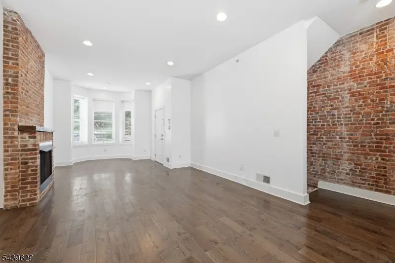 252 Mount Pleasant Ave #1, Newark, NJ 07104 - #3