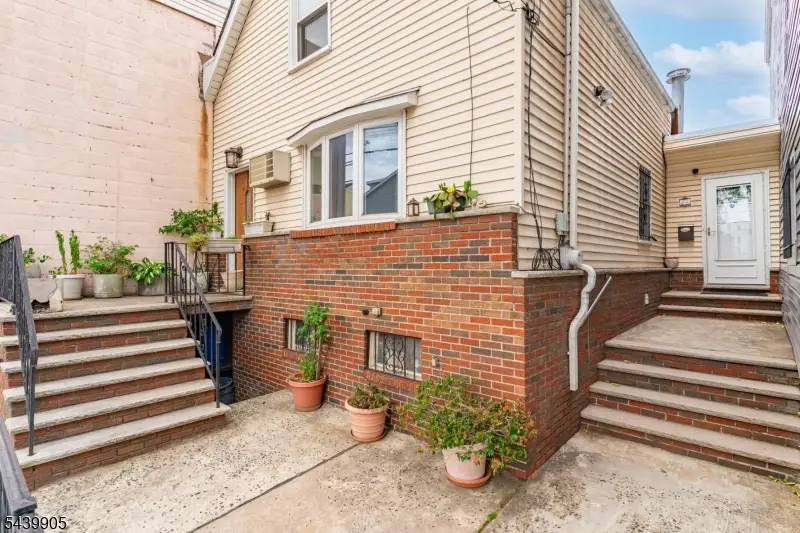 141 Walnut St, Newark, NJ 07105 - #2