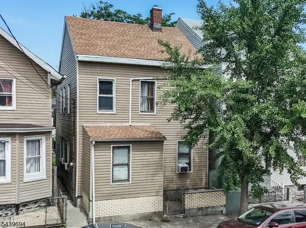 62 Highland St, Paterson City, NJ 07524