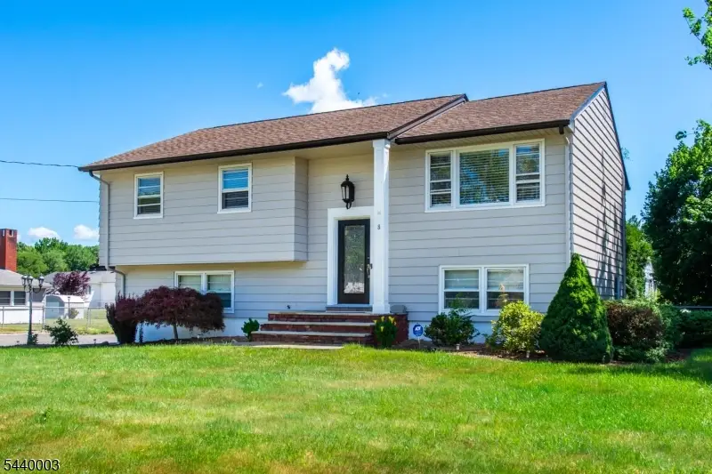 8 Kennedy Dr, Fairfield, NJ 07004 - #1
