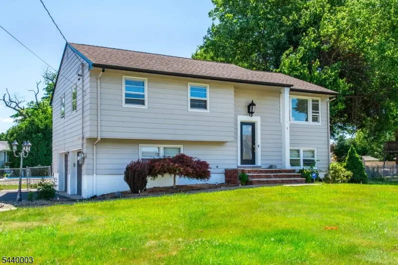 8 Kennedy Dr, Fairfield, NJ 07004 - #2