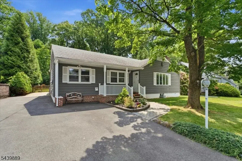41 Sycamore Ave, Berkeley Heights, NJ 07922 - #1