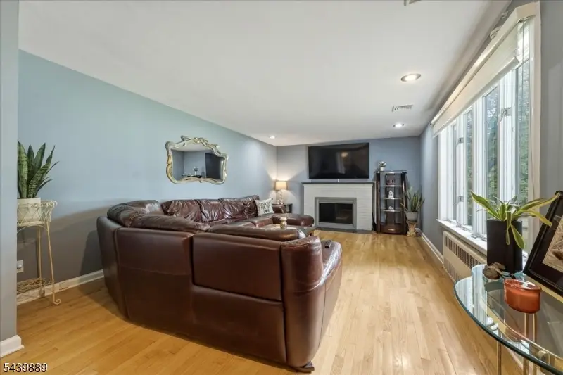 41 Sycamore Ave, Berkeley Heights, NJ 07922 - #3