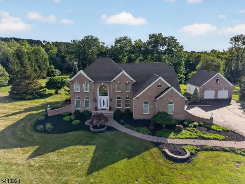 9 Stone Barn Rd, Franklin, NJ 08867 - #1