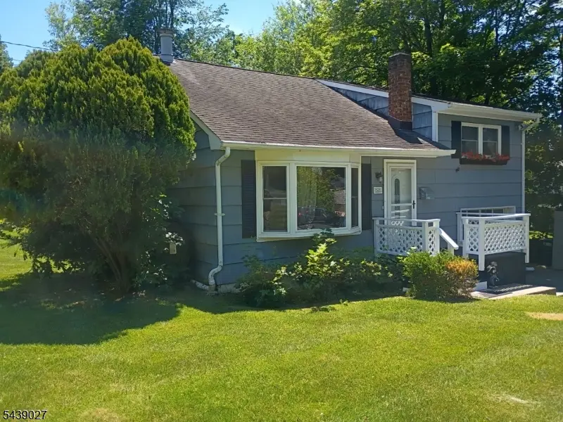 4 Adams Dr, Ogdensburg, NJ 07439 - #1