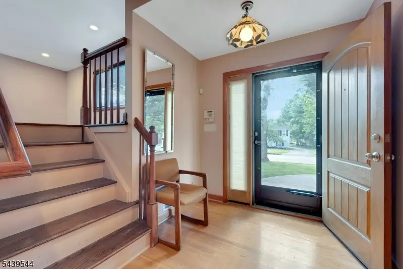8 Marlo Road, Livingston, NJ 07039 - #3