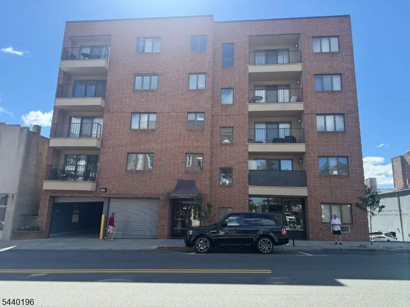 610 Anderson Ave #E, Cliffside Park, NJ 07010 - #1