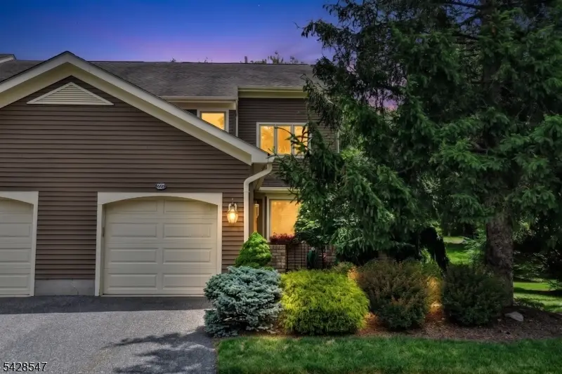 227 Westervelt Ln, Mahwah, NJ 07430 - #2