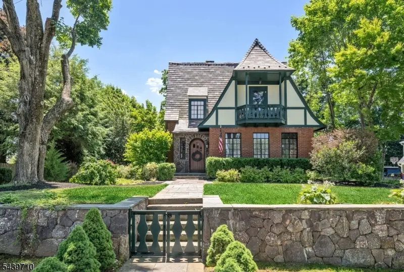 10 Cedar St, Basking Ridge, NJ 07920 - #1
