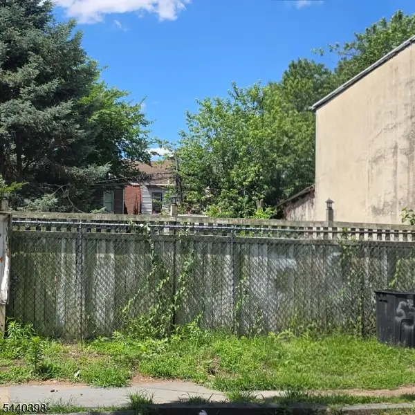 65 S. Logan, Trenton City, NJ 08609