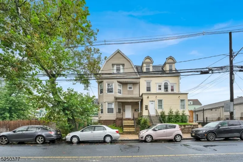 348 13th Ave, Newark, NJ 07103 - #1