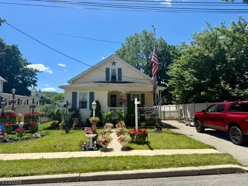 33 Poplar St, Bloomingdale, NJ 07403 - #2