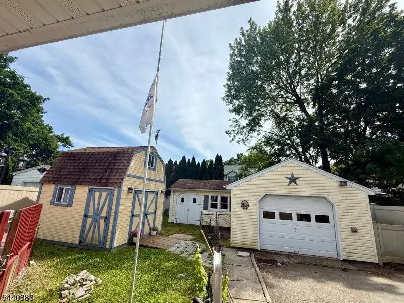33 Poplar St, Bloomingdale, NJ 07403 - #3