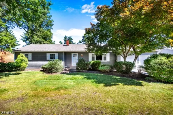 5 Camelot Dr, East Brunswick Twp., NJ 08816