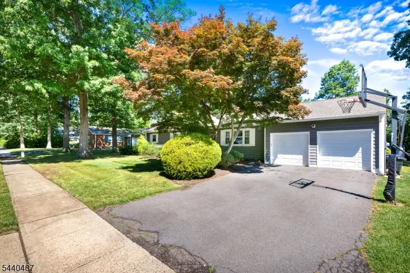 5 Camelot Dr, East Brunswick, NJ 08816 - #3